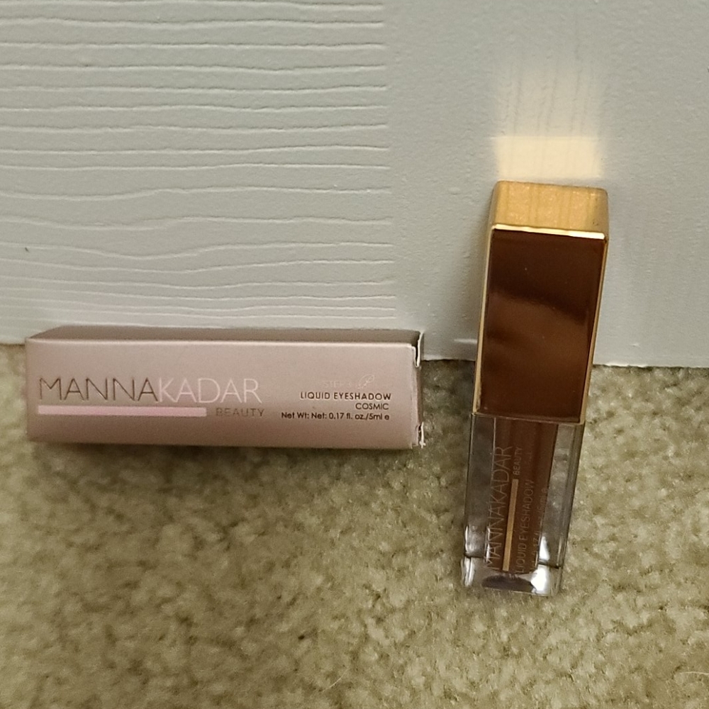 Manna Kadar Beauty Liquid Eyeshadow in Cosmic